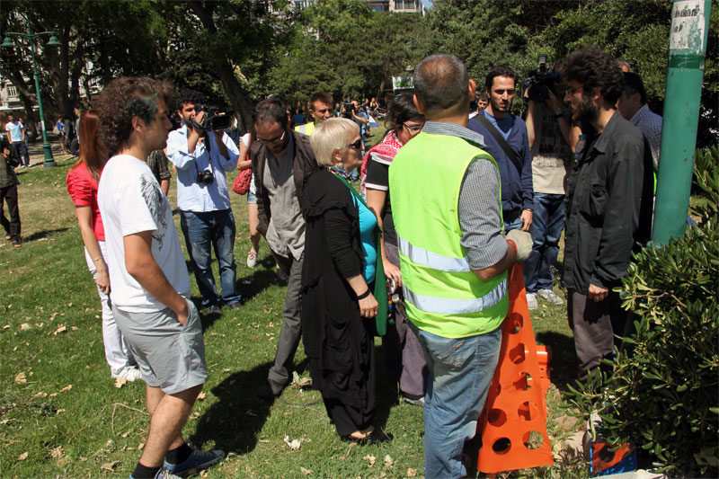 Fotoğraf: Çakır; Taksim, Gezi Parkı; 1. Gün; 28 Mayıs 2013; 2