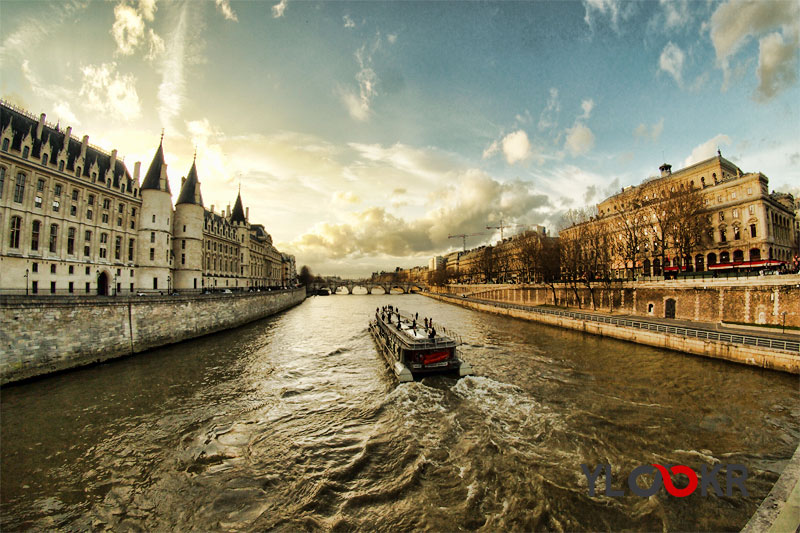 Paris; France; Sen ırmağı