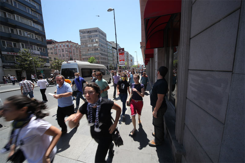 Fotoğraf: Çakır; Taksim, Gezi Parkı; 1. Gün; 01 Haziran 2013; 1