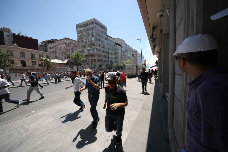 Fotoğraf: Çakır; Taksim, Gezi Parkı; 1. Gün; 01 Haziran 2013; 2