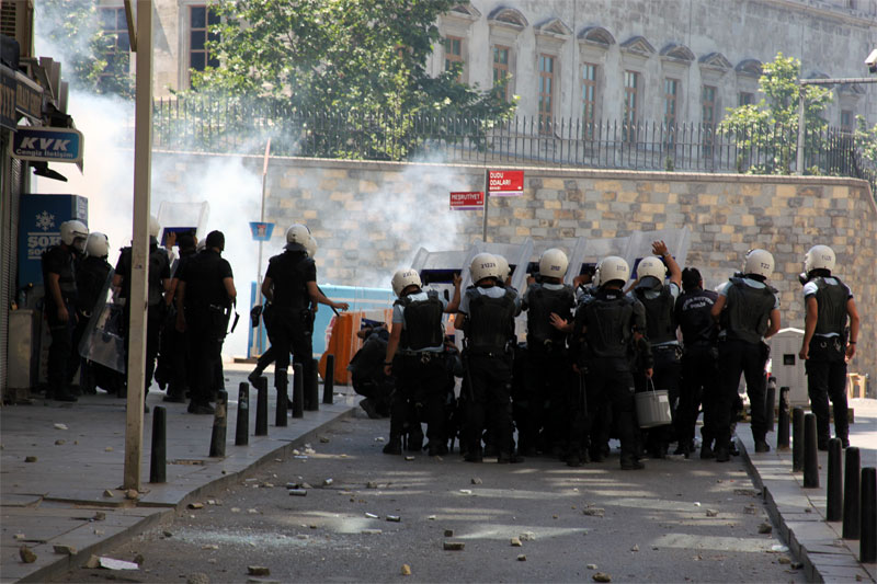 Fotoğraf: Çakır; Taksim, Gezi Parkı; 1. Gün; 01 Haziran 2013; 3