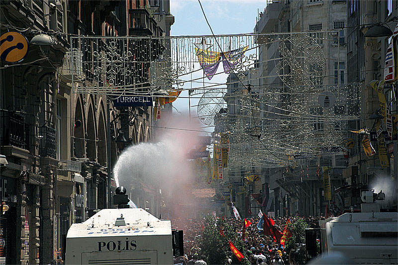 Fotoğraf: Çakır; Taksim, Gezi Parkı; 1. Gün; 01 Haziran 2013; 6