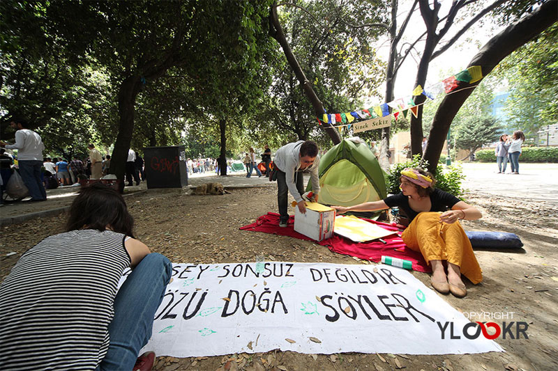 Fotoğraf: Çakır; Taksim, Gezi Parkı; 1. Gün; 28 Mayıs 2013; 4
