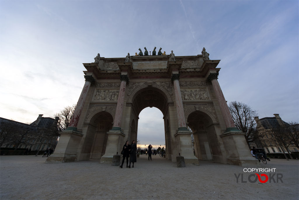 France; Paris; Place du Carrousel 3