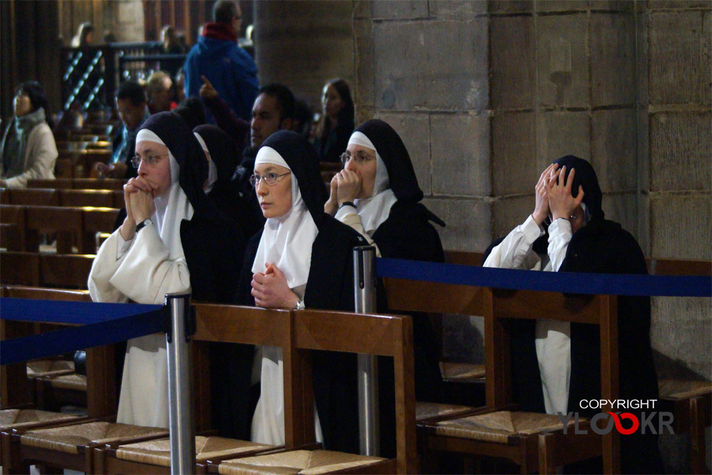 France; Paris; Cathédrale Notre Dame de Paris; religieuse 1