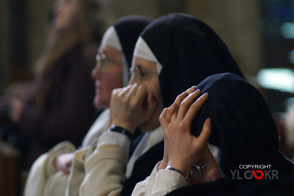 France; Paris; Cathédrale Notre Dame de Paris; religieuse 3