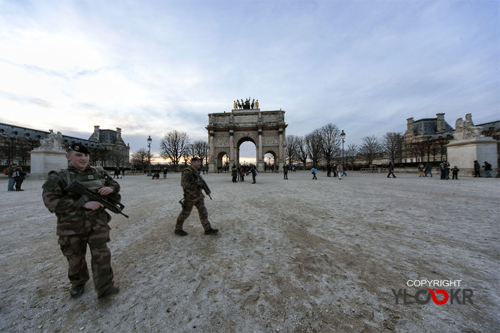 France; Paris; Place du Carrousel; France Police