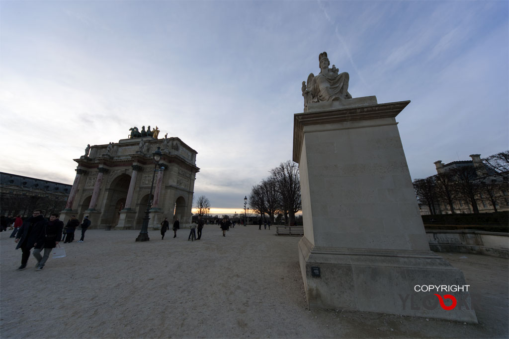 France; Paris; Place du Carrousel 2