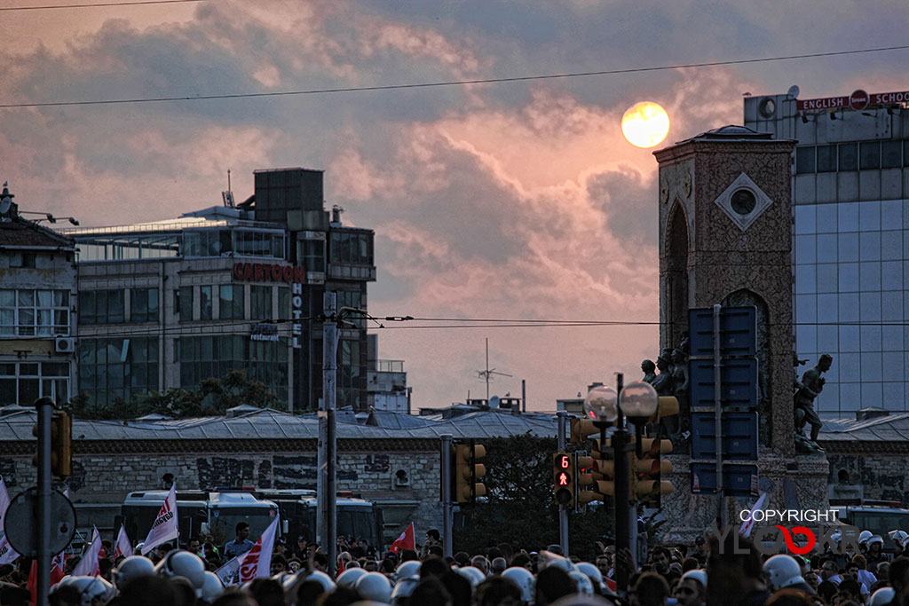 Medeni Yıldırım Anma Eylemi; Gezi Parkı; Taksim Dayanışması; Polis Barikatı 2