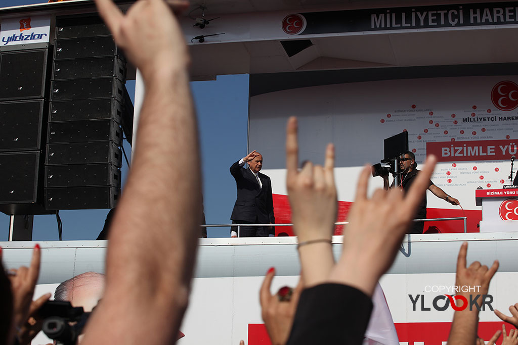 MHP İstanbul Mitingi; Devlet Bahçeli; Ülkücü işareti