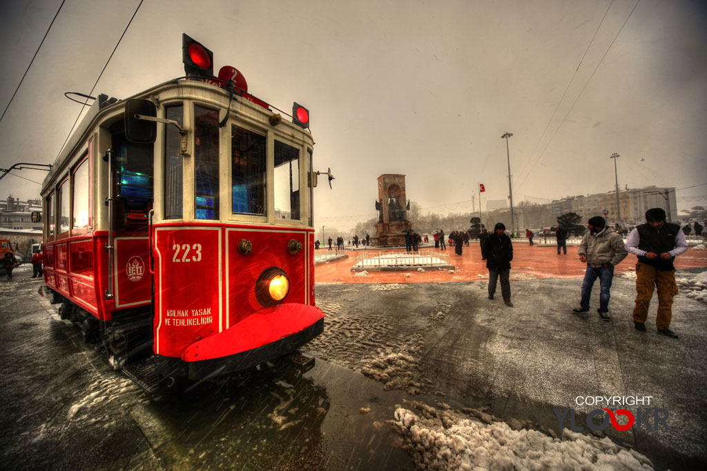 İstanbul kar manzarası; İstanbul kar yağışı; Tramvay; Taksim Meydanı