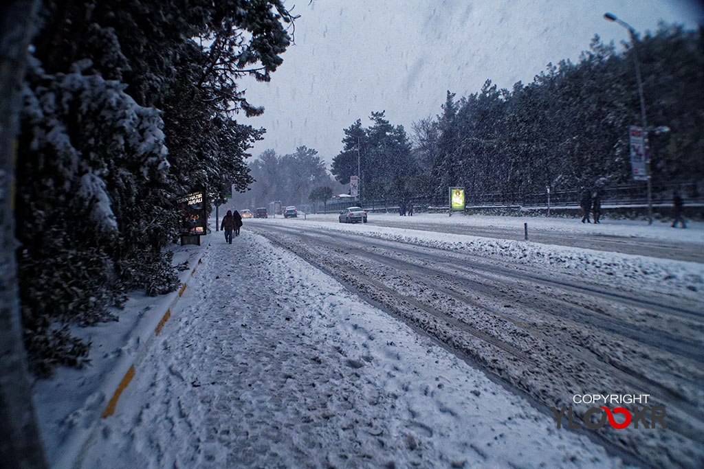 İstanbul kar manzarası; İstanbul kar yağışı; Lapa lapa kar yağışı; Tarabya Bayırı Caddesi