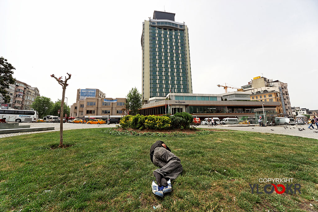The Marmara Otel; Evsiz; Sokakta yaşayanlar; Taksim meydanı