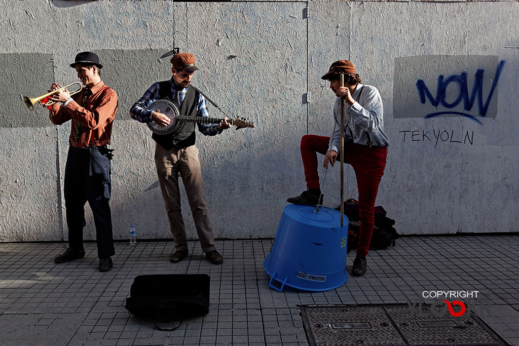 street photography, sokak fotoğrafçılığı; Sokak Çalgıcısı; Sokak Çalgıcıları; Sokak Müzisyeni 1