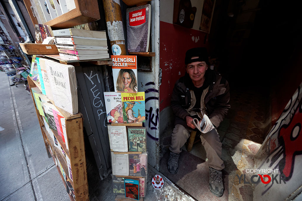 Sokak Fotoğrafı; Sokak Fotoğrafçılığı; Kitapçı; 2. el kitap; eskici; Antikacı; Beyoğlu; Tünel; Galata