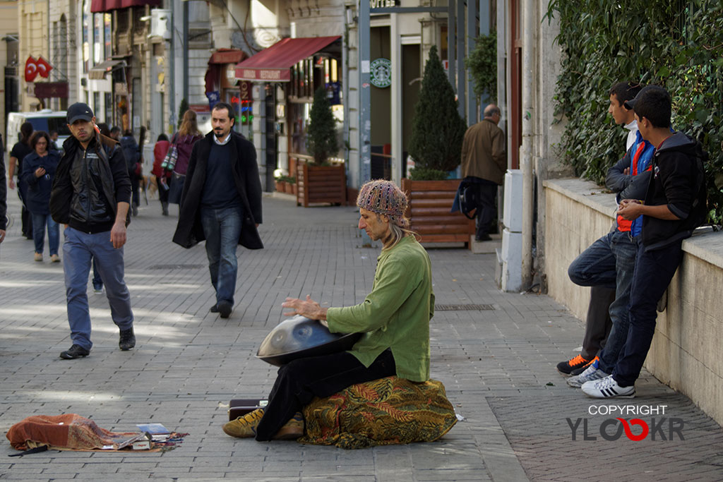 Sokak Fotoğrafçılığı; sokak sanatçısı; sokak müzisyeni; İstiklal Caddesi; tramvay; Nostaljik Tramvay 6